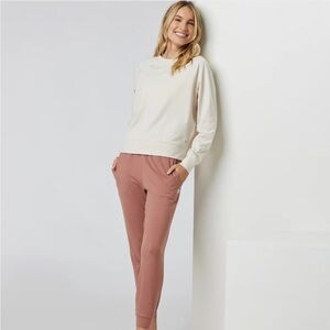 Like New Vuori Long Sleeve Halo Crew; Large; Milkweed